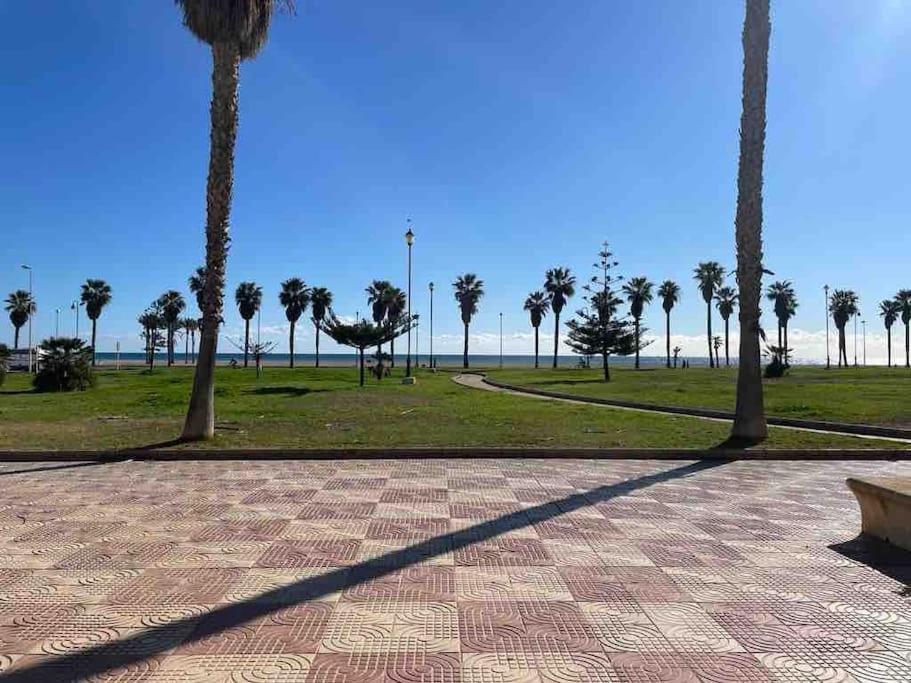 Appartement Moderna Y Alegre Vivienda Junto Al Mar . à Roquetas de Mar Extérieur photo